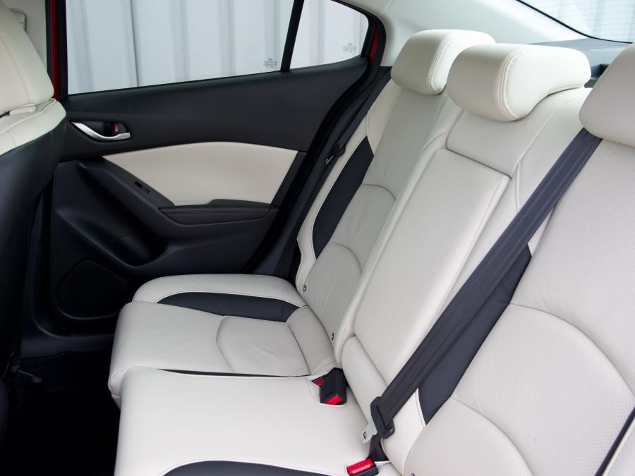  Mazda3 Sedan 2013 года  (UK) (фото 21 из 22)